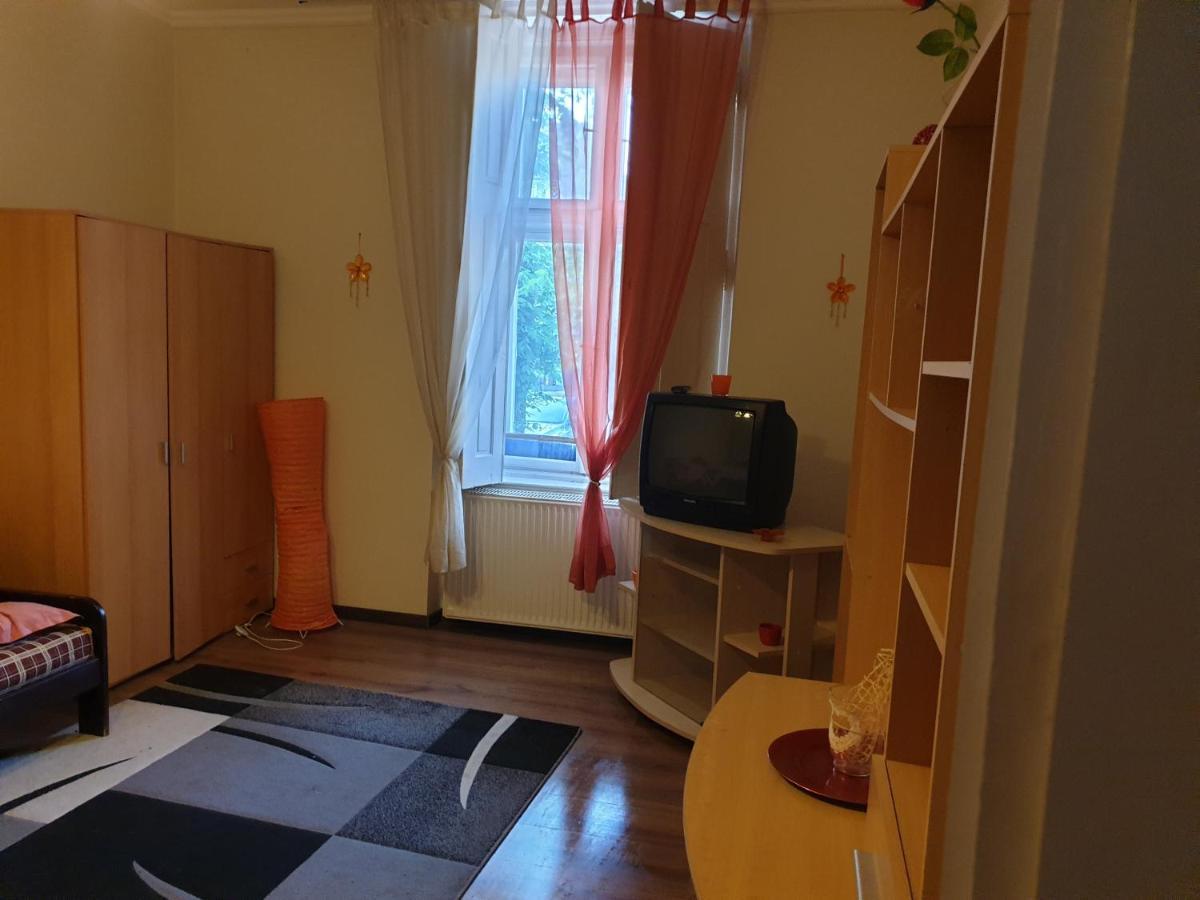 Izisz Дебрецен Екстериор снимка